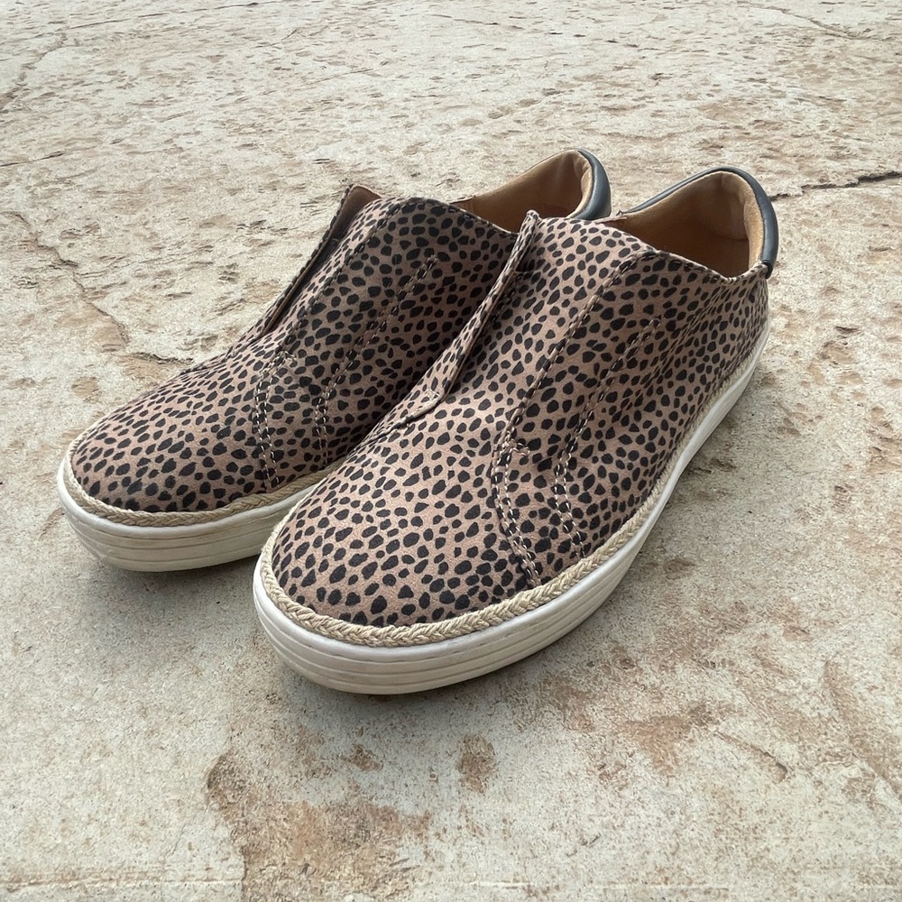 Universal Thread 🖤 animal print sneakers 🖤 slip ons 🖤 sz8